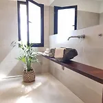 Osaya تيندايا